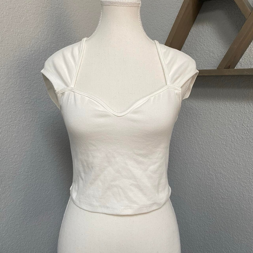 SHEIN WHITE CROP TOP CAP SLEEVE SWEETHEART NECKLINE